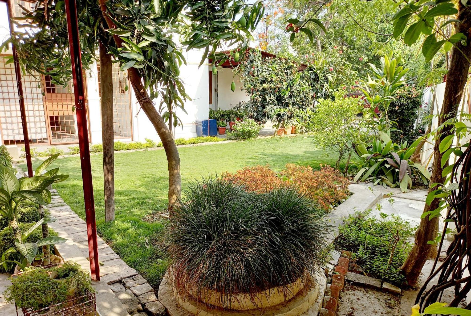 Garden View Residency Acomodação com café da manhã Lucknow Exterior foto